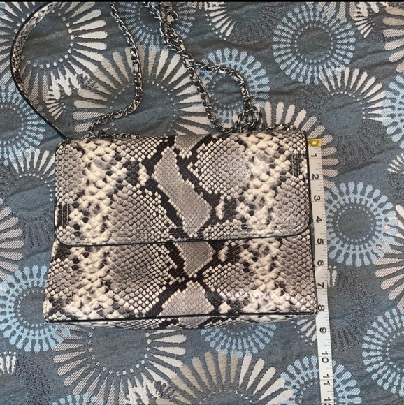 Tory Burch Fleming snakeskin embossed bag - Picture 10 of 12